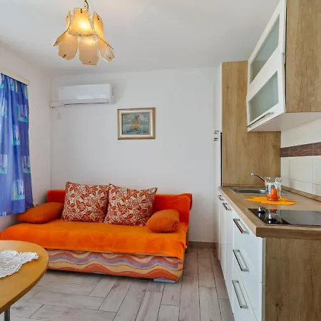 Διαμέρισμα Comfortable In Near Seabeach Jadranovo