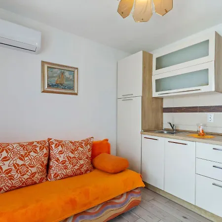 Διαμέρισμα Comfortable In Near Seabeach Jadranovo