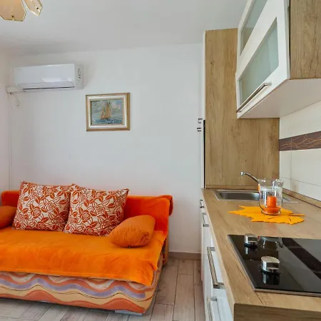 Comfortable In Near Seabeach Διαμέρισμα Jadranovo