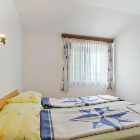 Διαμέρισμα Comfortable In Near Seabeach Jadranovo