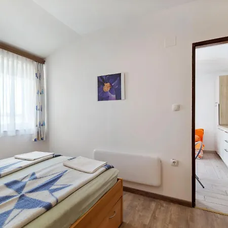 Comfortable In Near Seabeach Διαμέρισμα Jadranovo